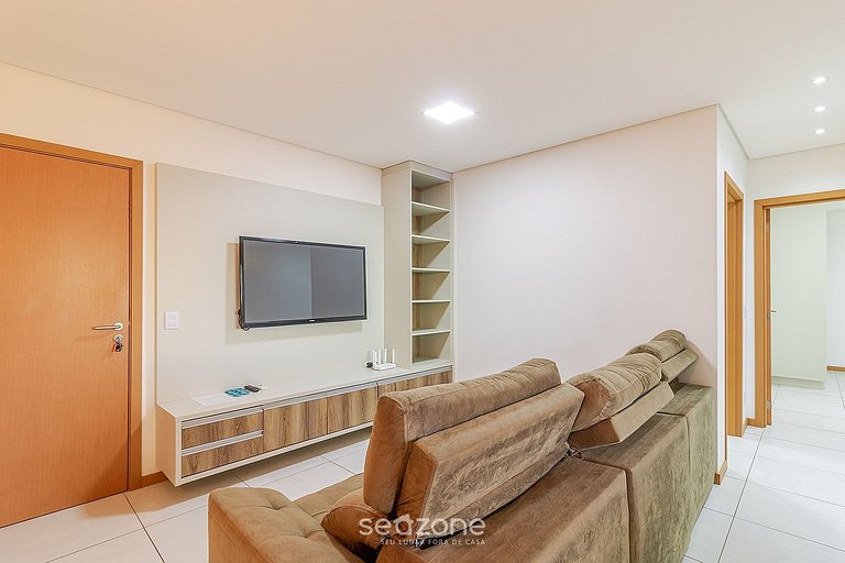 Apto. c/ Varanda em Cond. c/ Piscina AVR0404