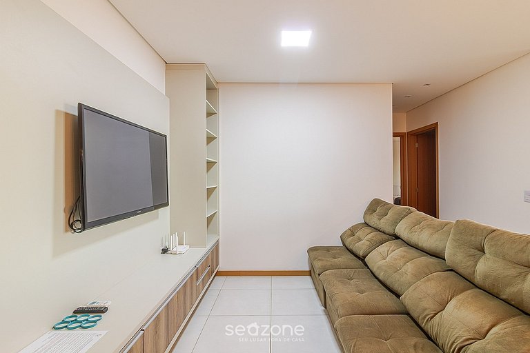Apto. c/ Balcón en Condo. c/ Piscina AVR0404