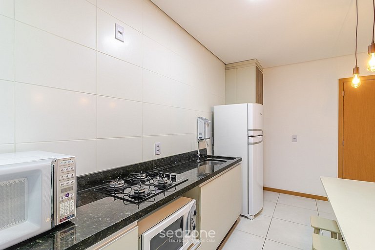 Apto. c/ Balcón en Condo. c/ Piscina AVR0404