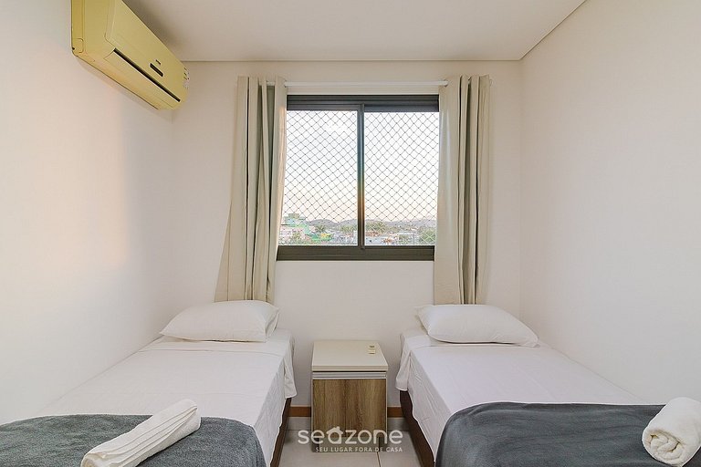 Apto. c/ Balcón en Condo. c/ Piscina AVR0404