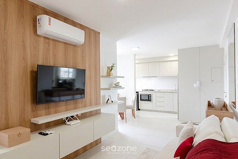 Apto. c/ Balcón en Condo. c/ Piscina MCB1003