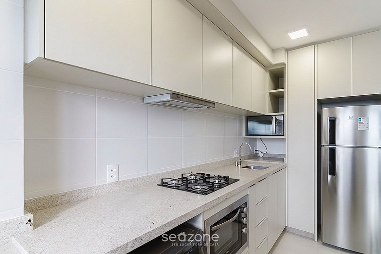 Apto. c/ Balcón en Condo. c/ Piscina MCB1003