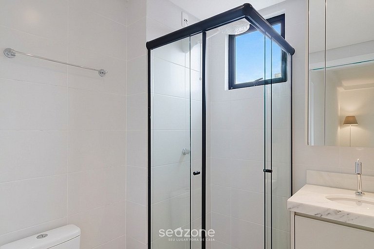 Apto. c/ Balcón en Condo. c/ Piscina MCB1003