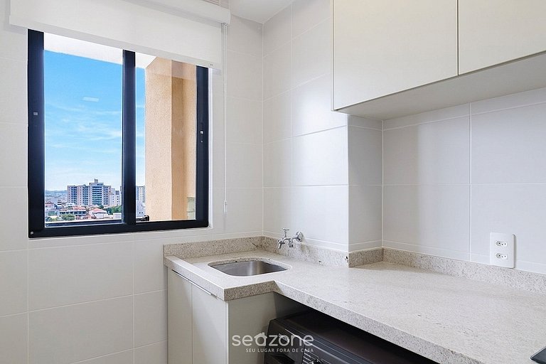 Apto. c/ Balcón en Condo. c/ Piscina MCB1003