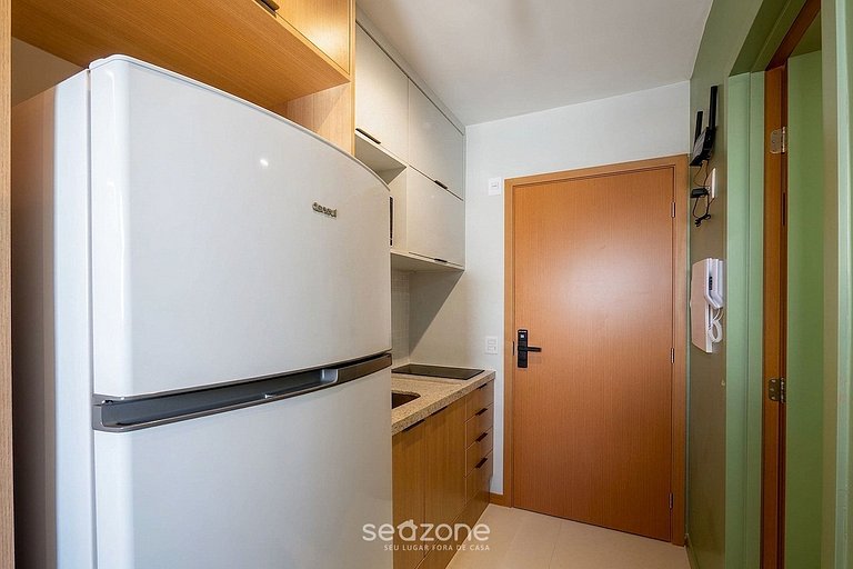 Studio em Cond. c/ Piscina e Vista Cid. SAA0615
