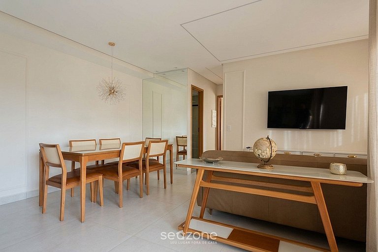 Apto. c/ Balcón en Condo. c/ Piscina CLV0501