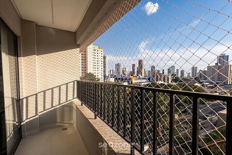 Apto. c/ Balcón en Condo. c/ Piscina CLV0501