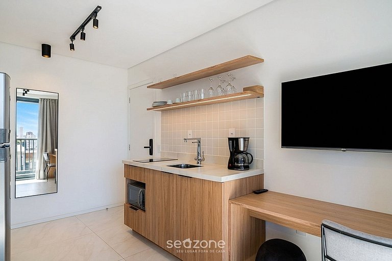 Studio Bem localizado c/ Varanda  SIG1110