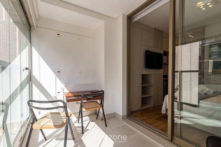 Apto. c/ Balcón en Condo. c/ Piscina SOJ0057