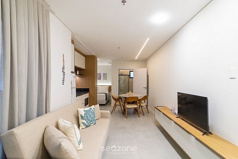Apto. c/ Balcón en Condo. c/ Piscina FFS0806