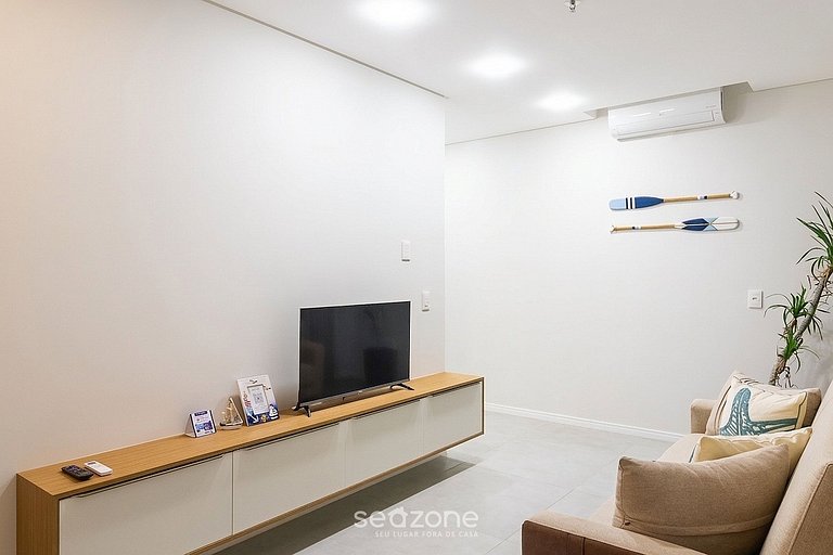 Apto. c/ Balcón en Condo. c/ Piscina FFS0806
