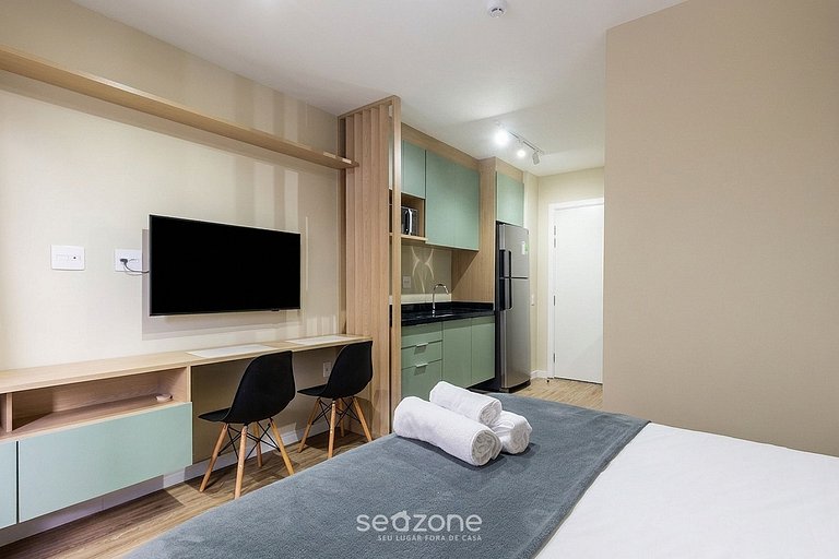 Studio em Cond. c/ Varanda e Vista Cid. MYO0312