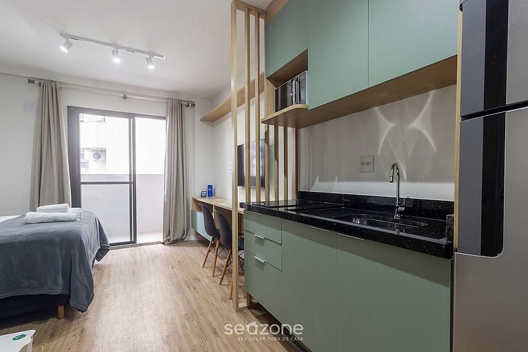 Studio em Cond. c/ Varanda e Vista Cid. MYO0312