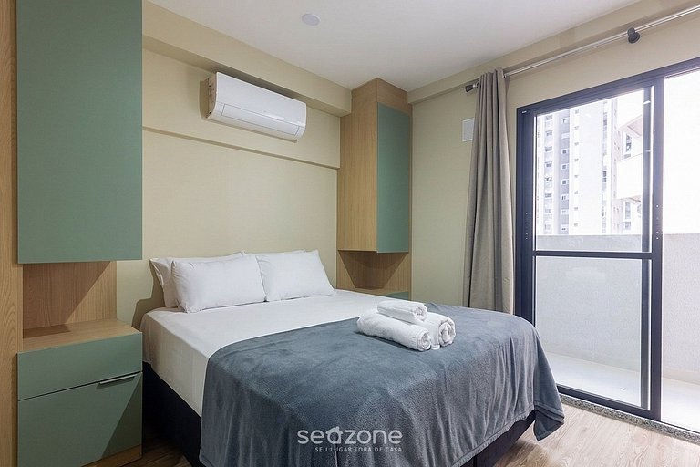 Studio em Cond. c/ Varanda e Vista Cid. MYO0312