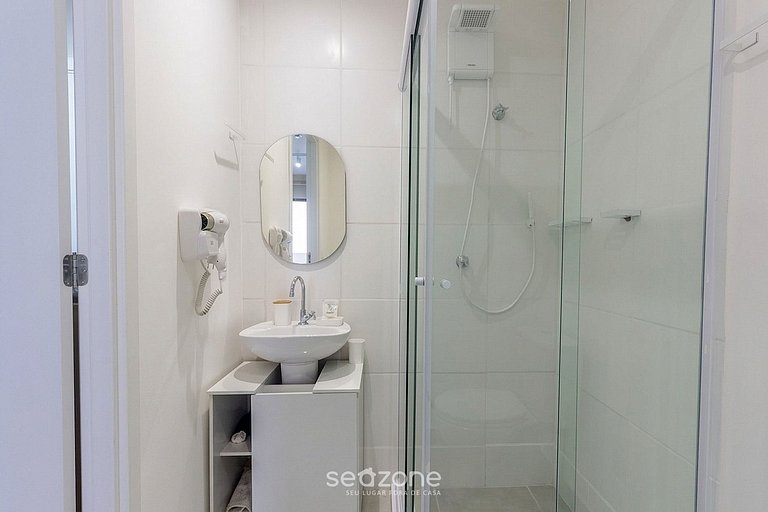 Studio em Cond. c/ Varanda e Vista Cid. MYO0312