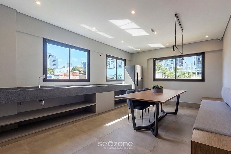 Studio em Cond. c/ Varanda e Vista Cid. MYO0312