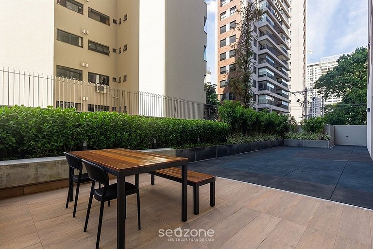 Studio em Cond. c/ Varanda e Vista Cid. MYO0312