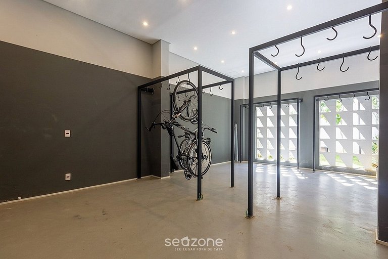 Studio em Cond. c/ Varanda e Vista Cid. MYO0312