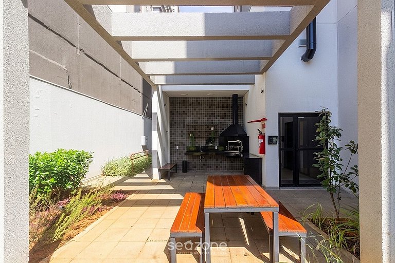 Studio em Cond. c/ Varanda e Vista Cid. MYO0312