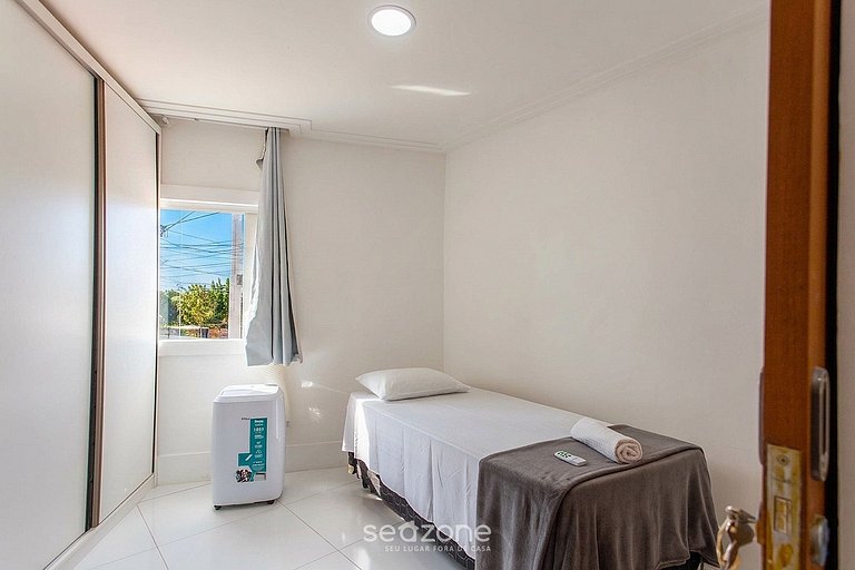 Casa em Cond. c/ Piscina e churrasq. FAE0001