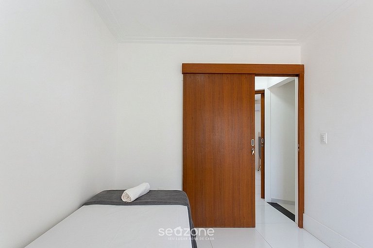 Casa em Cond. c/ Piscina e churrasq. FAE0001