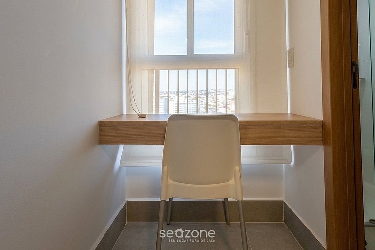 Apto. em Cond. c/ Piscina e Vista Cid. GRLA1202