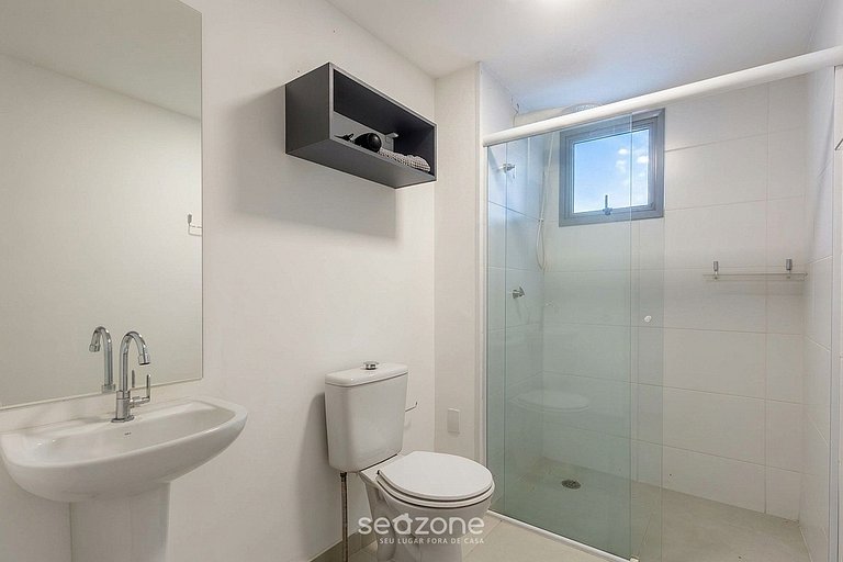 Studio c/ Varanda e Vista Cid. em Cond. DOS0102