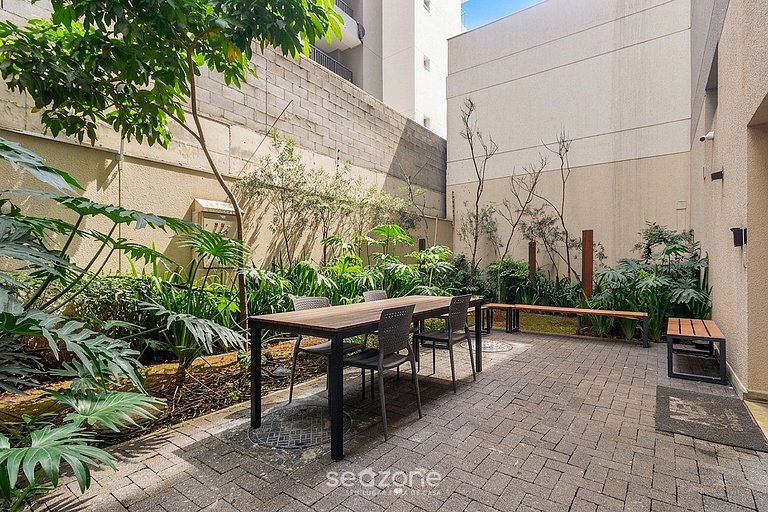 Studio c/ Varanda e Vista Cid. em Cond. DOS0102