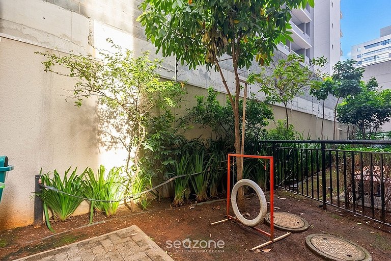 Studio c/ Varanda e Vista Cid. em Cond. DOS0102