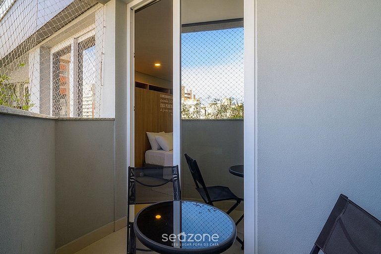 Apto. c/ Balcón en Condo. c/ Piscina CJO0308