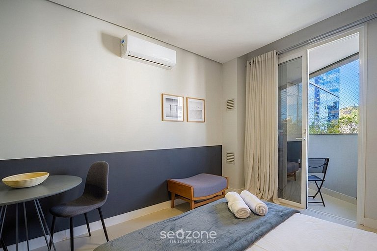 Apto. c/ Balcón en Condo. c/ Piscina CJO0308