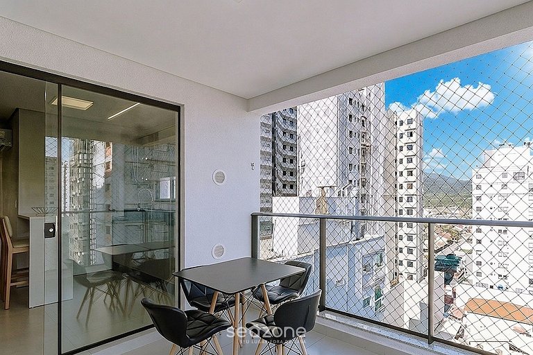 Apto. c/ Varanda e Vista Mar em Perequê INR1103