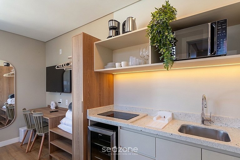 Studio em Cond. c/ Garagem e Vista Cid. UST0508
