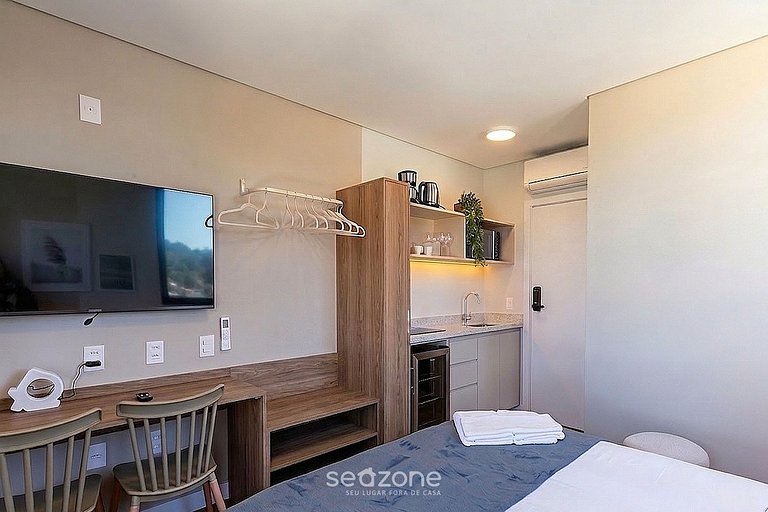 Studio em Cond. c/ Garagem e Vista Cid. UST0508