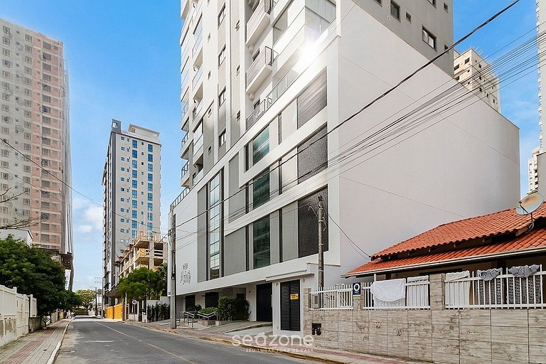 Apto. c/ Varanda e Vista Mar em Perequê INR1103
