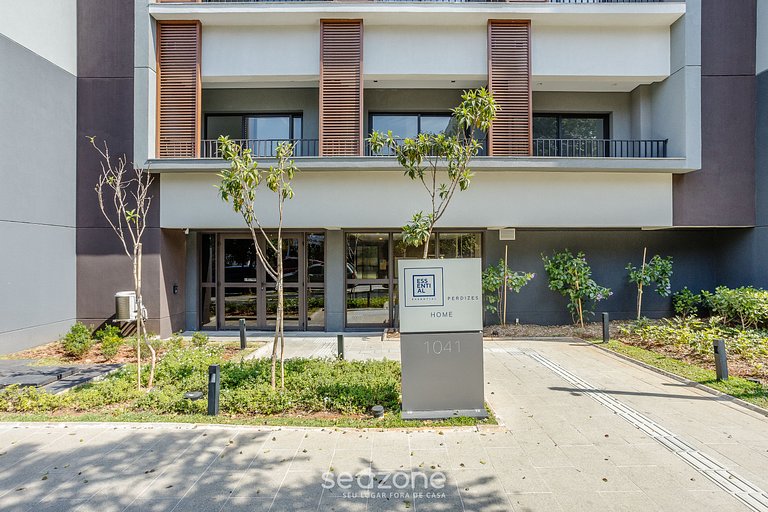 Studio c/ Varanda e Vista Cid. em Cond. CEP0222