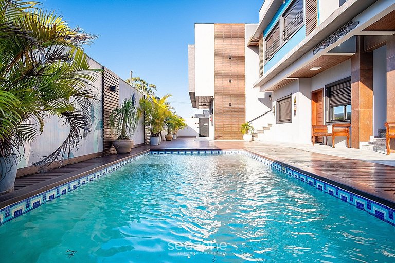 Apto. c/ Varanda e Vista Piscina em Cond. ACD0006
