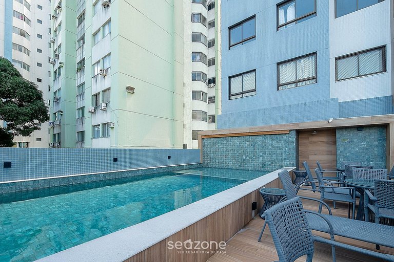 Apto. em Cond. c/ Piscina e Vista Cid. HFO0805