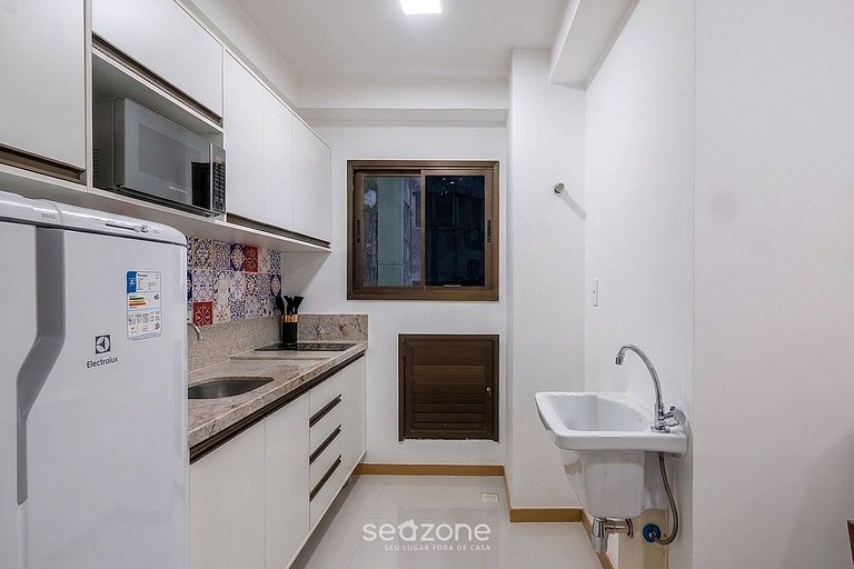 Apto. em Cond. c/ Piscina e Vista Cid. HFO0805