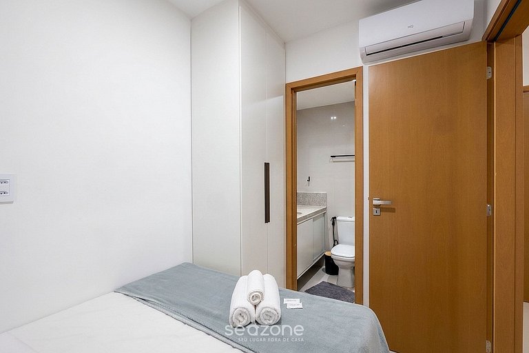 Apto. em Cond. c/ Piscina e Vista Cid. HFO0805