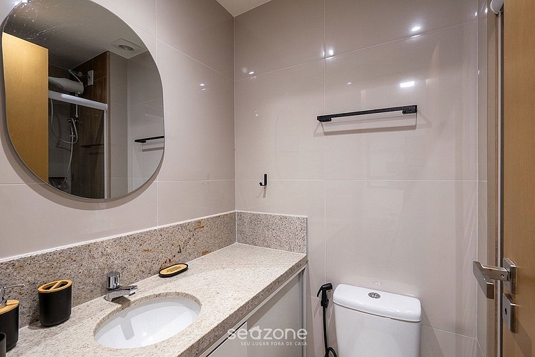 Apto. em Cond. c/ Piscina e Vista Cid. HFO0805
