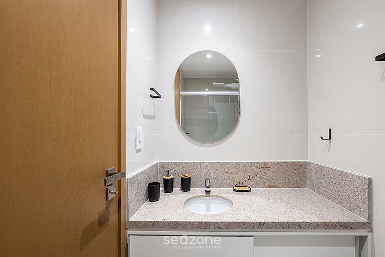 Apto. em Cond. c/ Piscina e Vista Cid. HFO0805
