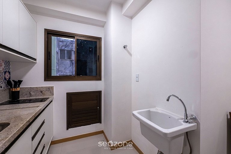 Apto. em Cond. c/ Piscina e Vista Cid. HFO0805