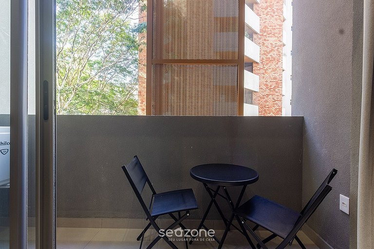 Studio c/ Varanda em Cond. c/ Piscina MSI0307