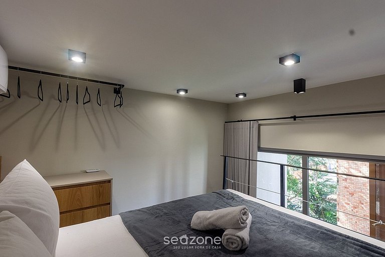 Studio c/ Varanda em Cond. c/ Piscina MSI0307