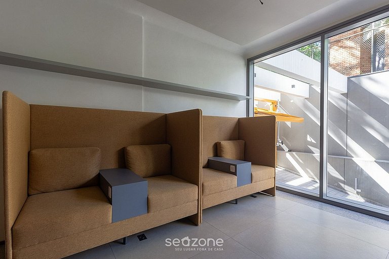 Studio c/ Varanda em Cond. c/ Piscina MSI0307