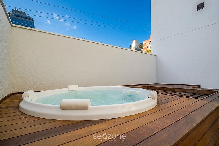Apto. c/ Jacuzzi en Condo. c/ Piscina AMI0101