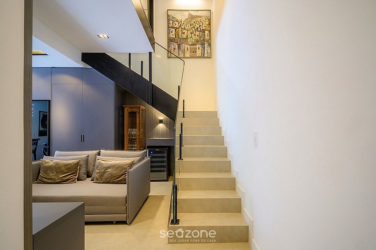 Apto. c/ Jacuzzi en Condo. c/ Piscina AMI0101