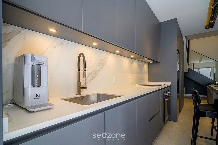 Apto. c/ Jacuzzi en Condo. c/ Piscina AMI0101