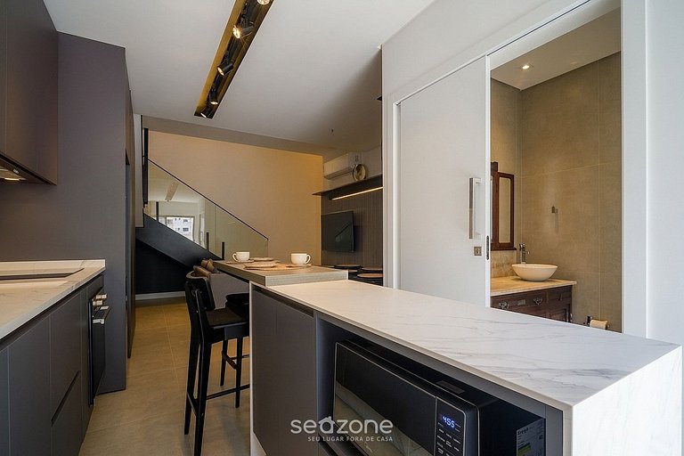 Apto. c/ Jacuzzi em Cond. c/ Piscina AMI0101